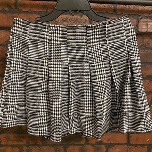 Plaid Black / White / Grey Short Skirt